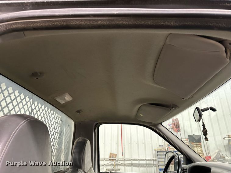 image for item NM9237 2000 Ford F450 Super Duty XL flatbed truck