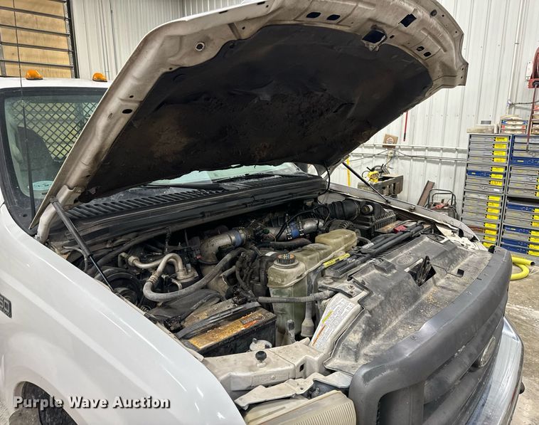 image for item NM9237 2000 Ford F450 Super Duty XL flatbed truck