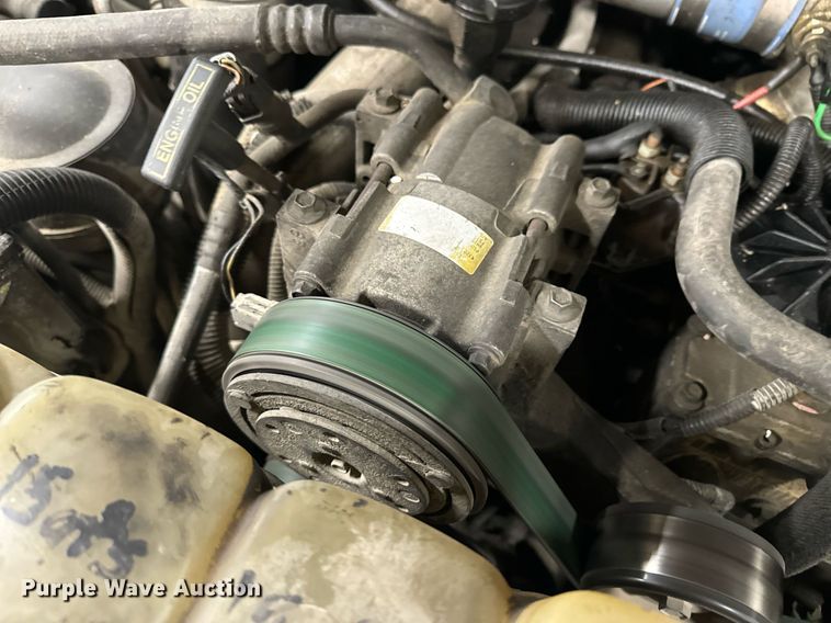 image for item NM9237 2000 Ford F450 Super Duty XL flatbed truck