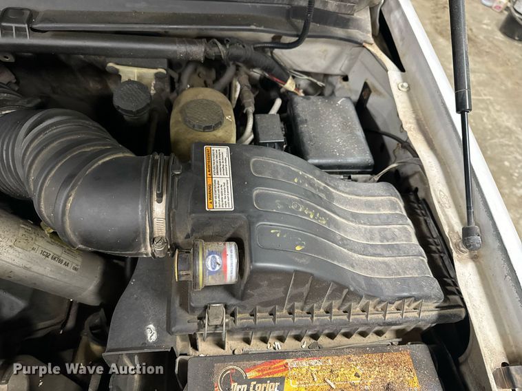 image for item NM9237 2000 Ford F450 Super Duty XL flatbed truck