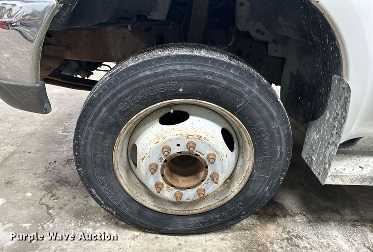 image for item NM9237 2000 Ford F450 Super Duty XL flatbed truck