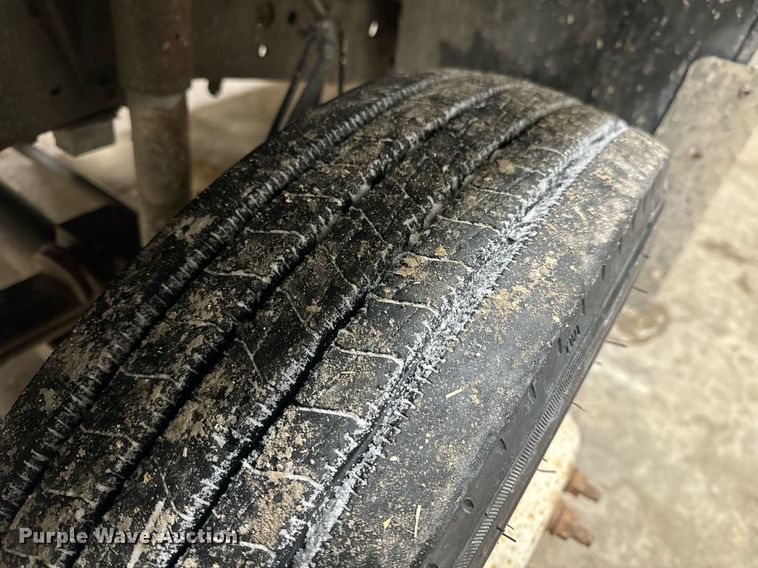 image for item NM9237 2000 Ford F450 Super Duty XL flatbed truck