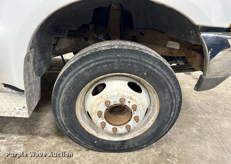 image for item NM9237 2000 Ford F450 Super Duty XL flatbed truck