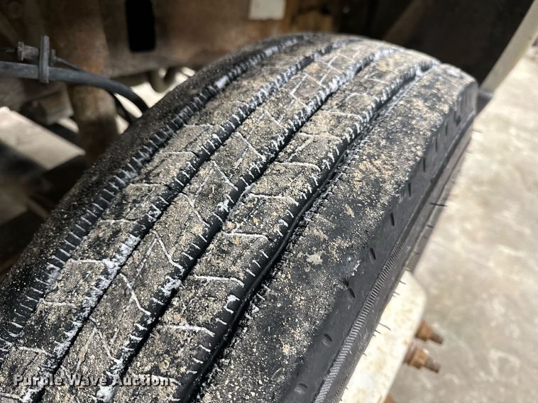 image for item NM9237 2000 Ford F450 Super Duty XL flatbed truck