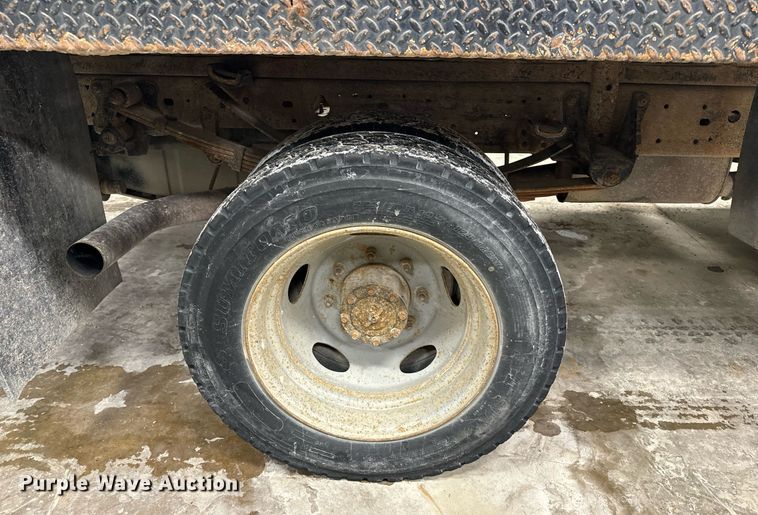 image for item NM9237 2000 Ford F450 Super Duty XL flatbed truck