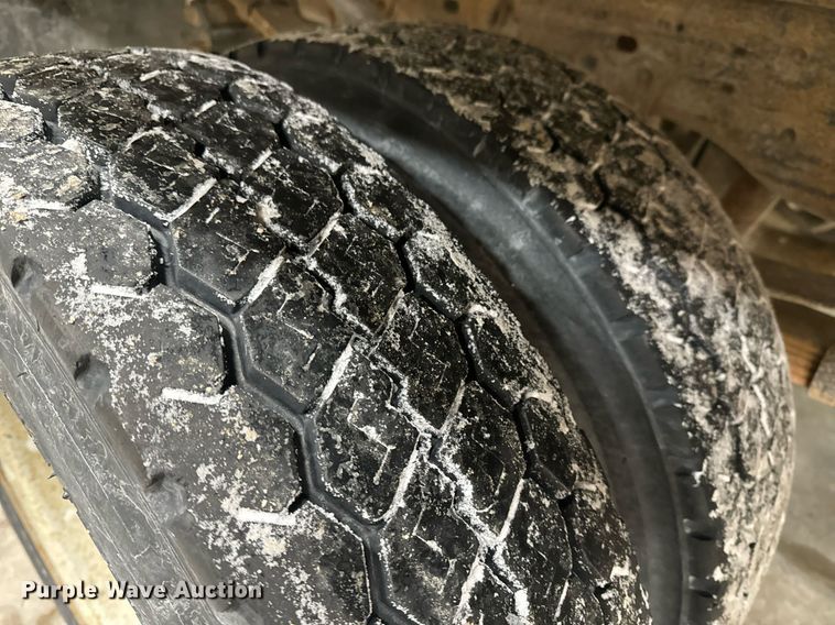 image for item NM9237 2000 Ford F450 Super Duty XL flatbed truck