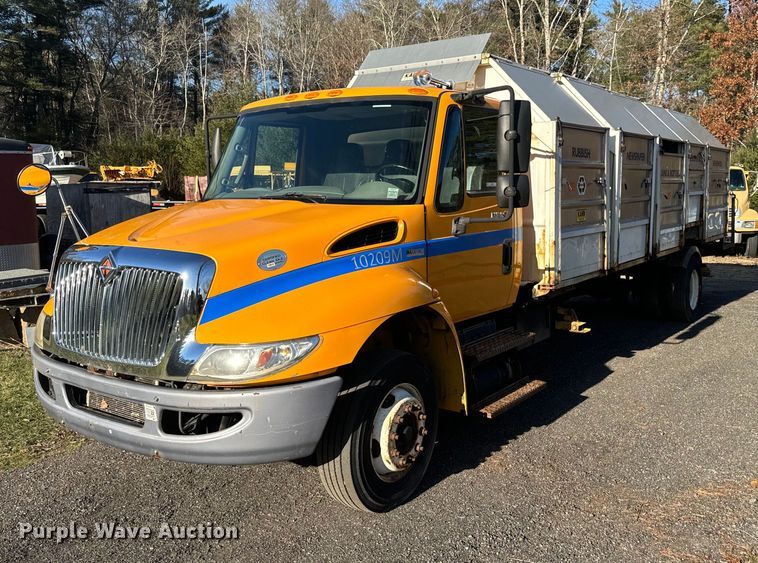 image for item NN9357 2014 International  DuraStar 4300 refuse truck