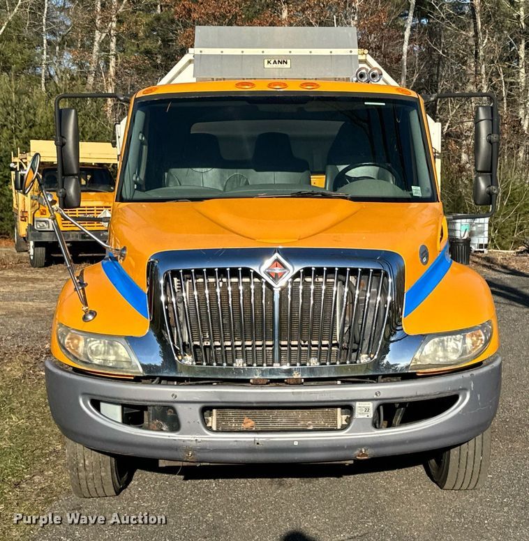 image for item NN9357 2014 International  DuraStar 4300 refuse truck