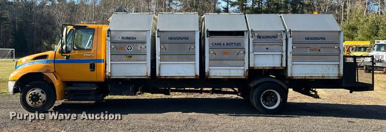 image for item NN9357 2014 International  DuraStar 4300 refuse truck