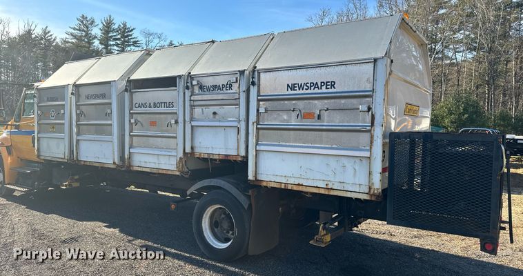 image for item NN9357 2014 International  DuraStar 4300 refuse truck