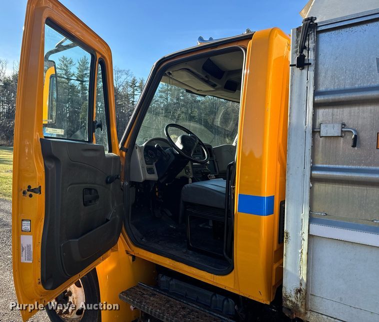 image for item NN9357 2014 International  DuraStar 4300 refuse truck