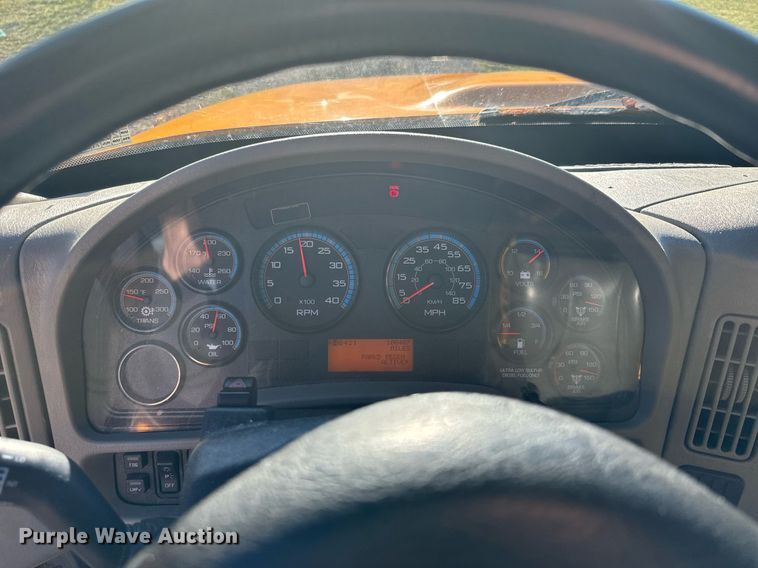 image for item NN9357 2014 International  DuraStar 4300 refuse truck