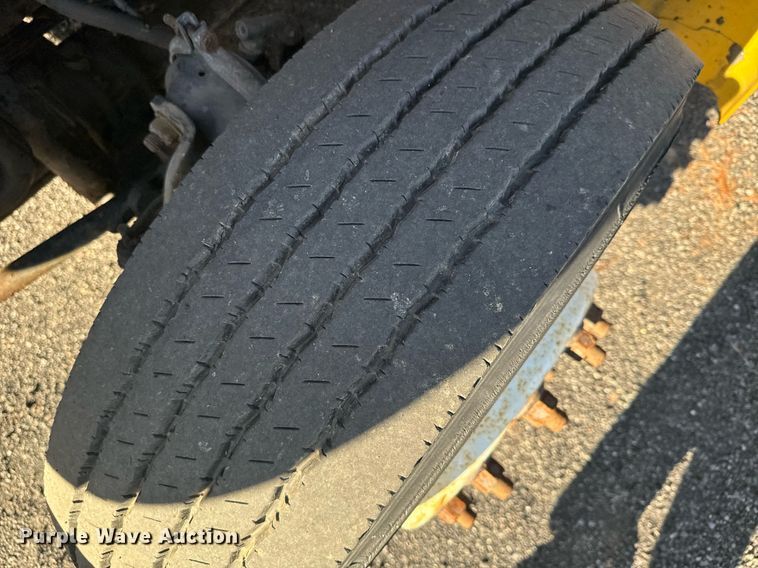 image for item NN9357 2014 International  DuraStar 4300 refuse truck