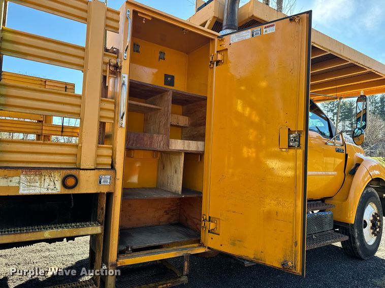 image for item NN9358 2011 Ford F750 Super Duty Crew Cab flatbed truck