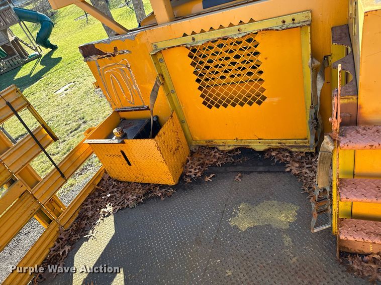 image for item NN9358 2011 Ford F750 Super Duty Crew Cab flatbed truck