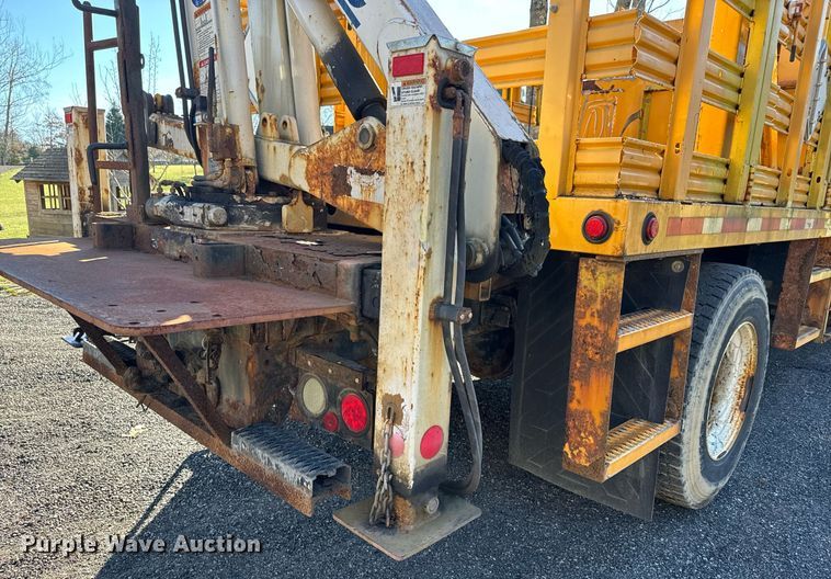 image for item NN9358 2011 Ford F750 Super Duty Crew Cab flatbed truck