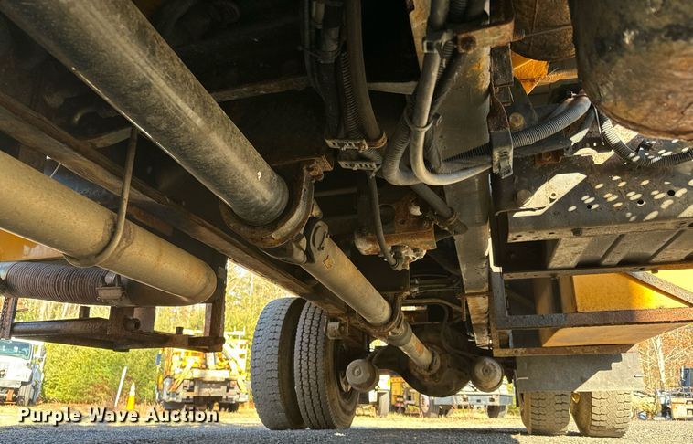 image for item NN9358 2011 Ford F750 Super Duty Crew Cab flatbed truck