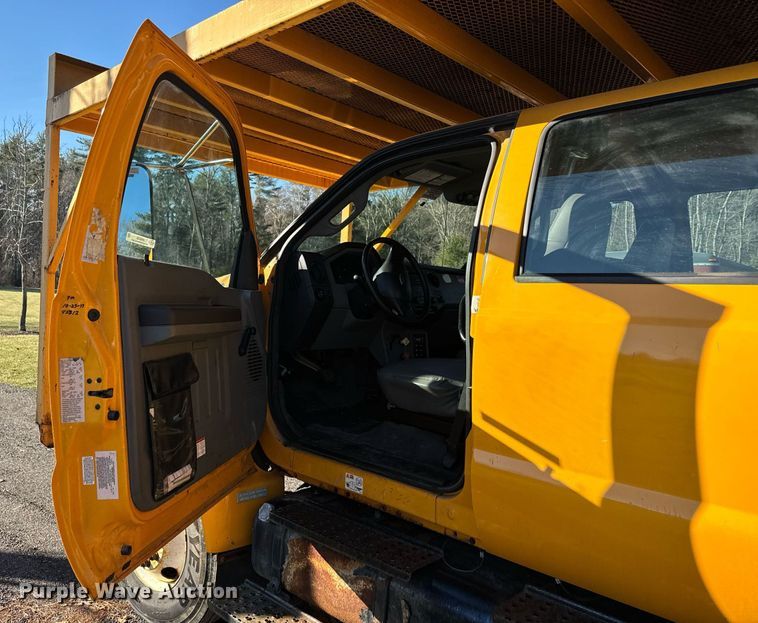 image for item NN9358 2011 Ford F750 Super Duty Crew Cab flatbed truck