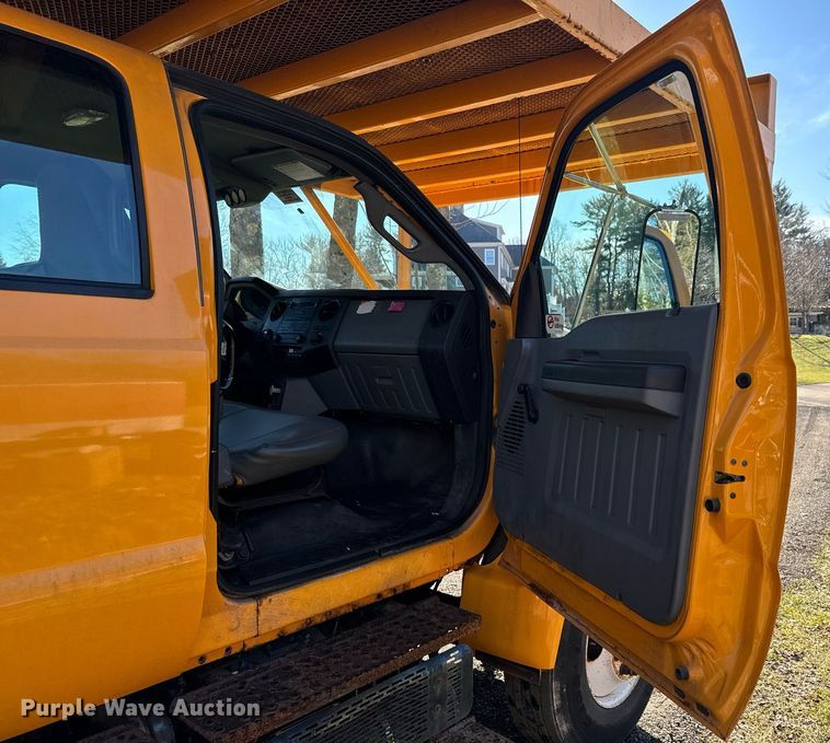 image for item NN9358 2011 Ford F750 Super Duty Crew Cab flatbed truck