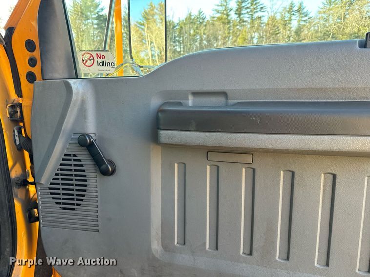 image for item NN9358 2011 Ford F750 Super Duty Crew Cab flatbed truck