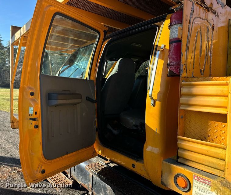 image for item NN9358 2011 Ford F750 Super Duty Crew Cab flatbed truck