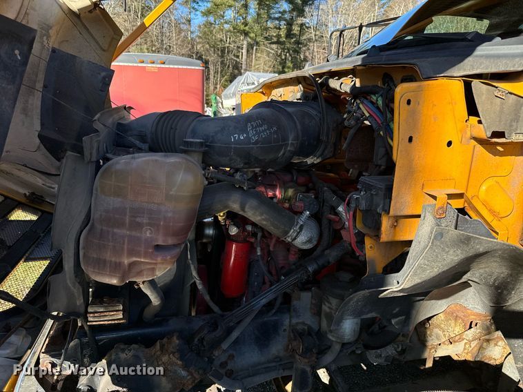 image for item NN9358 2011 Ford F750 Super Duty Crew Cab flatbed truck