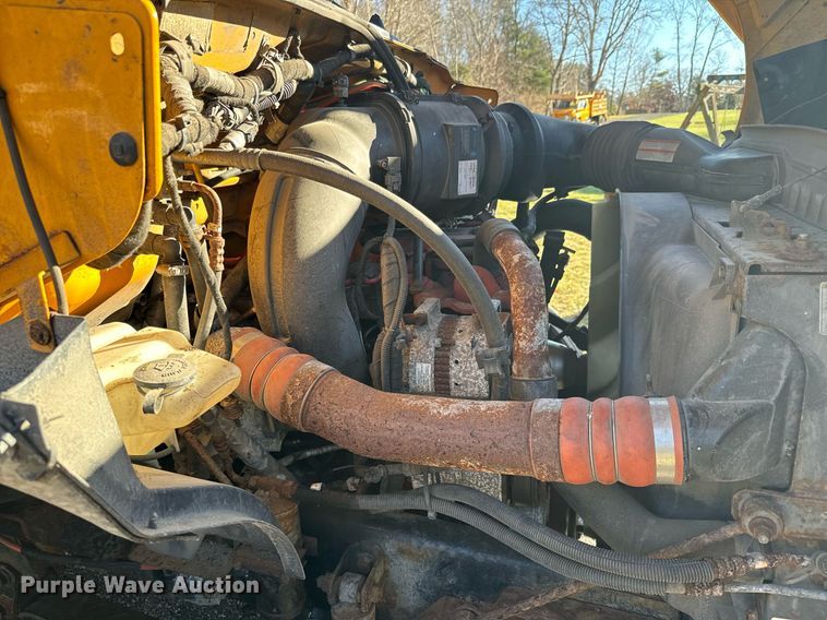 image for item NN9358 2011 Ford F750 Super Duty Crew Cab flatbed truck