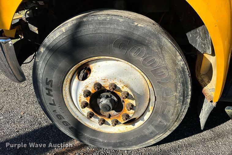 image for item NN9358 2011 Ford F750 Super Duty Crew Cab flatbed truck