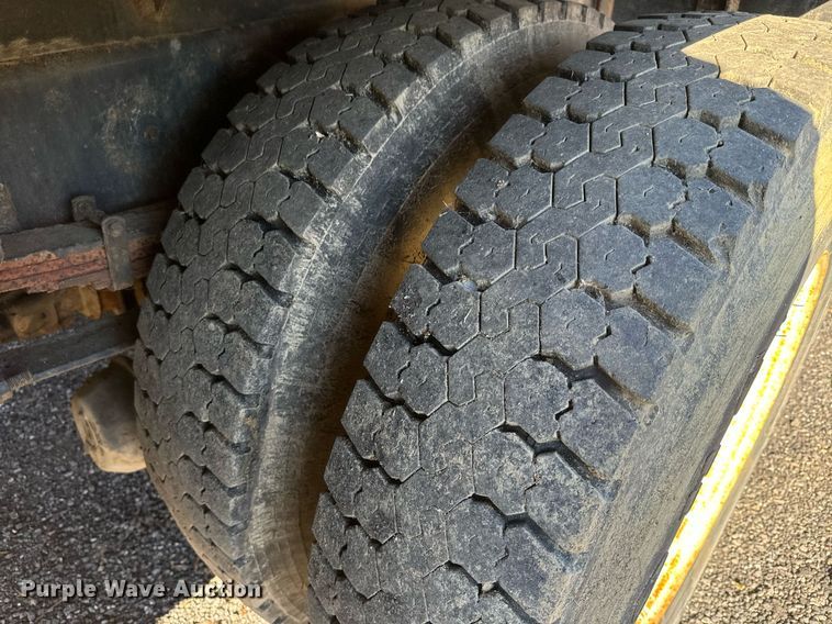 image for item NN9358 2011 Ford F750 Super Duty Crew Cab flatbed truck