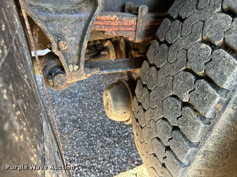 image for item NN9358 2011 Ford F750 Super Duty Crew Cab flatbed truck