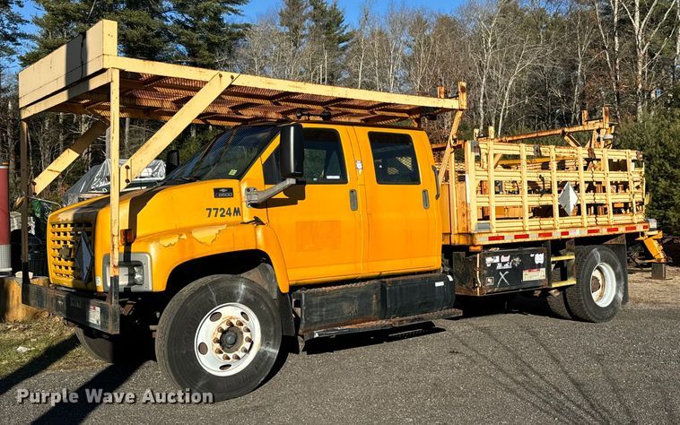 image for item NN9361 2005 Chevrolet  C8500 Crew Cab flatbed truck