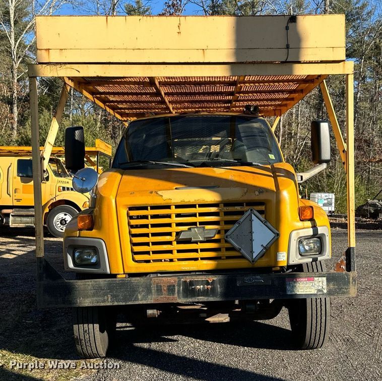 image for item NN9361 2005 Chevrolet  C8500 Crew Cab flatbed truck