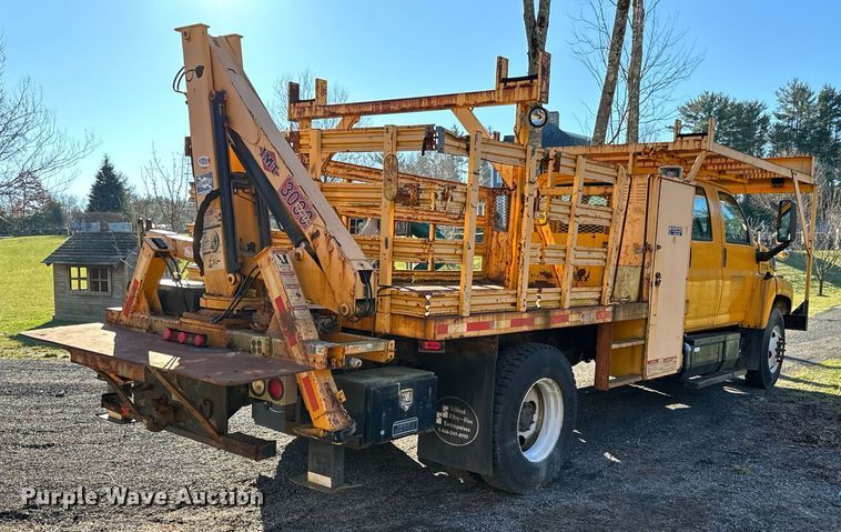 image for item NN9361 2005 Chevrolet  C8500 Crew Cab flatbed truck