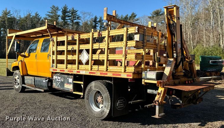 image for item NN9361 2005 Chevrolet  C8500 Crew Cab flatbed truck