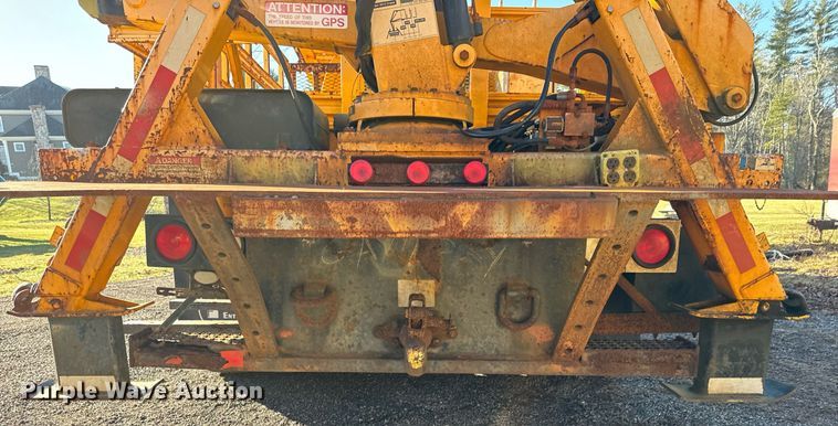 image for item NN9361 2005 Chevrolet  C8500 Crew Cab flatbed truck