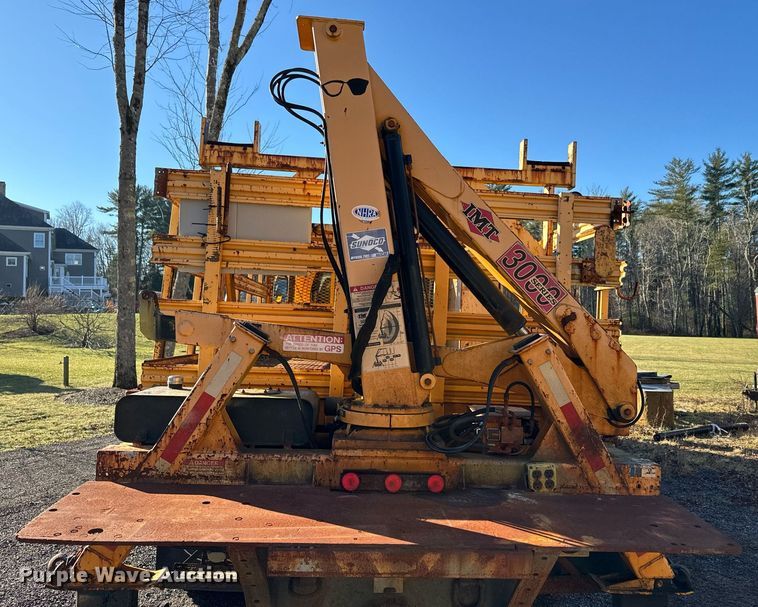 image for item NN9361 2005 Chevrolet  C8500 Crew Cab flatbed truck
