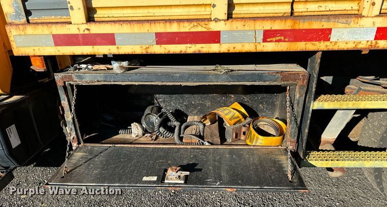 image for item NN9361 2005 Chevrolet  C8500 Crew Cab flatbed truck