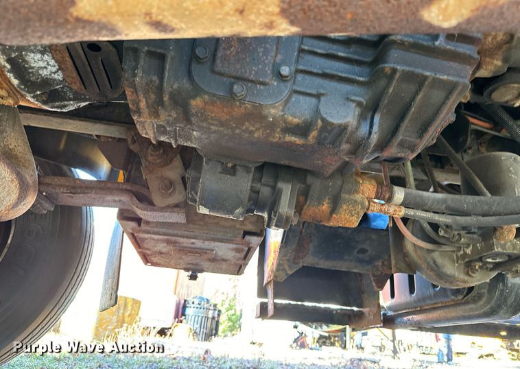 image for item NN9361 2005 Chevrolet  C8500 Crew Cab flatbed truck