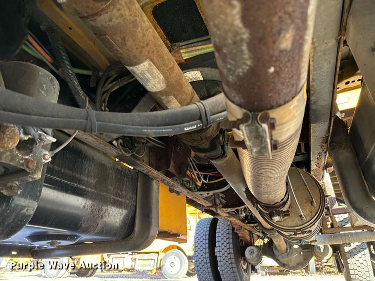 image for item NN9361 2005 Chevrolet  C8500 Crew Cab flatbed truck