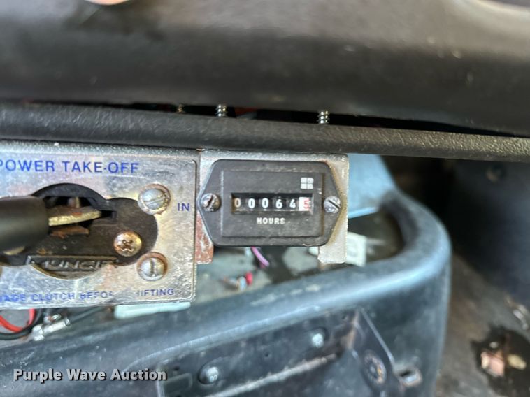 image for item NN9361 2005 Chevrolet  C8500 Crew Cab flatbed truck