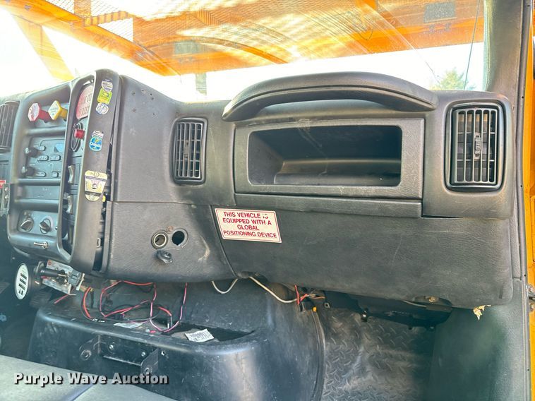 image for item NN9361 2005 Chevrolet  C8500 Crew Cab flatbed truck