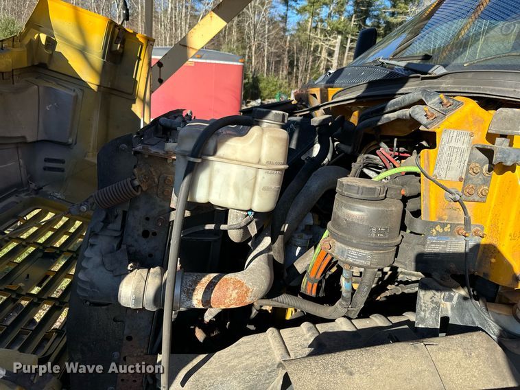 image for item NN9361 2005 Chevrolet  C8500 Crew Cab flatbed truck