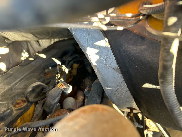 image for item NN9361 2005 Chevrolet  C8500 Crew Cab flatbed truck