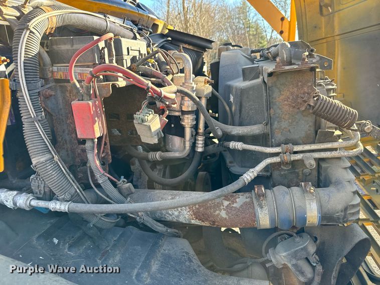 image for item NN9361 2005 Chevrolet  C8500 Crew Cab flatbed truck