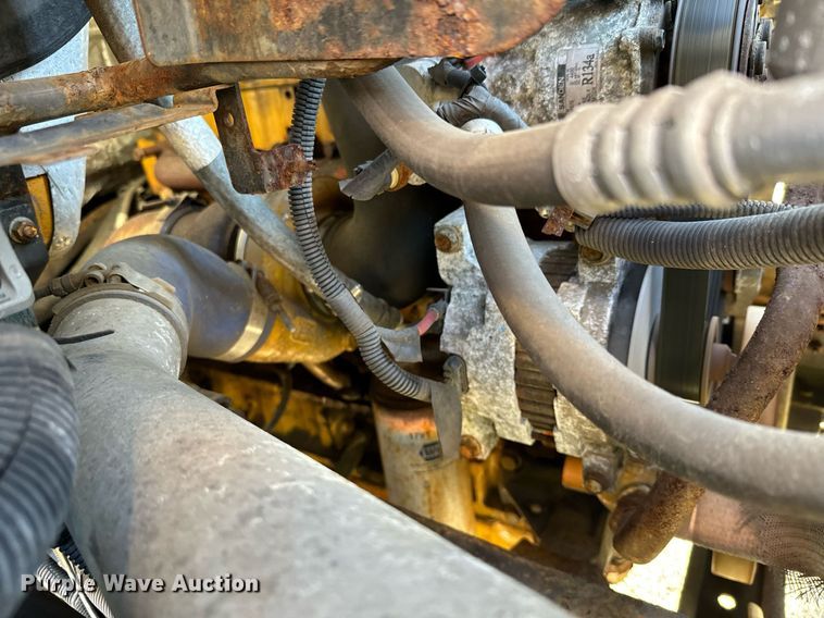 image for item NN9361 2005 Chevrolet  C8500 Crew Cab flatbed truck