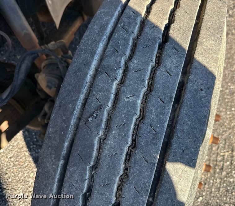 image for item NN9361 2005 Chevrolet  C8500 Crew Cab flatbed truck