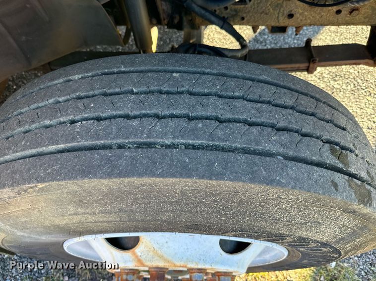 image for item NN9361 2005 Chevrolet  C8500 Crew Cab flatbed truck