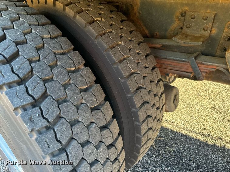 image for item NN9361 2005 Chevrolet  C8500 Crew Cab flatbed truck