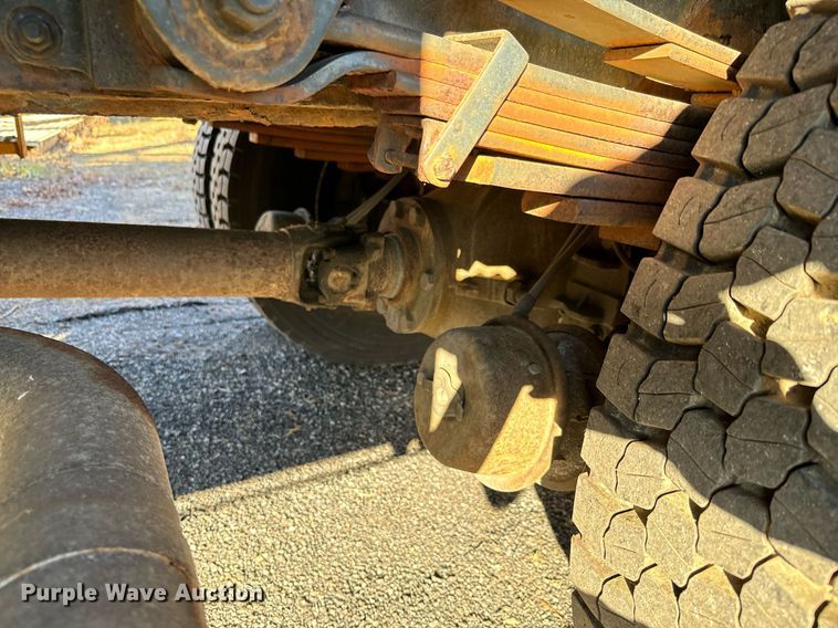 image for item NN9361 2005 Chevrolet  C8500 Crew Cab flatbed truck