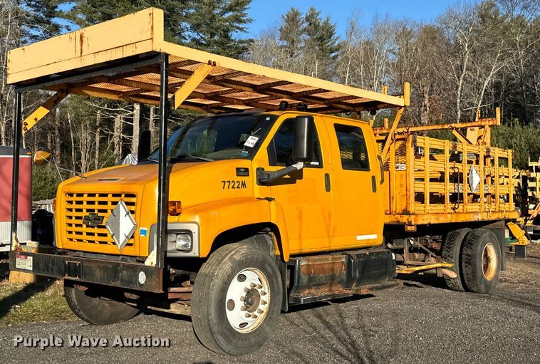 image for item NN9362 2004 Chevrolet  C8500 Crew Cab flatbed truck